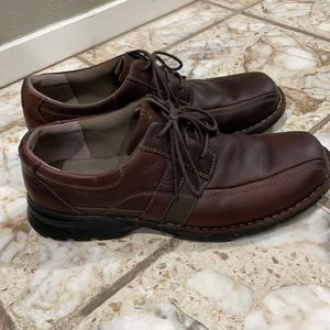 Clarks lace up casual or dress shoe.